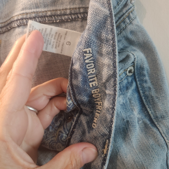 Distressed Light Wash Jeans - Picture 3 of 10